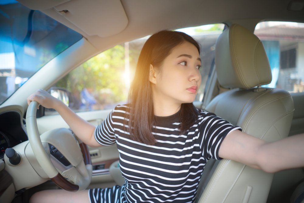 Look Over Your Shoulder: a Simple Traffic Tip for Avoiding Automobile Accidents