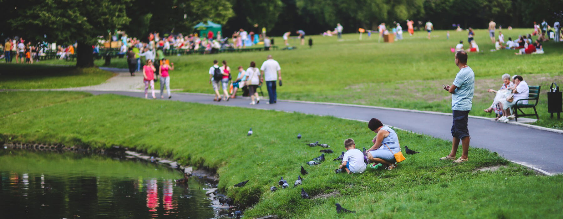 Happy families enjoying a day in the park.