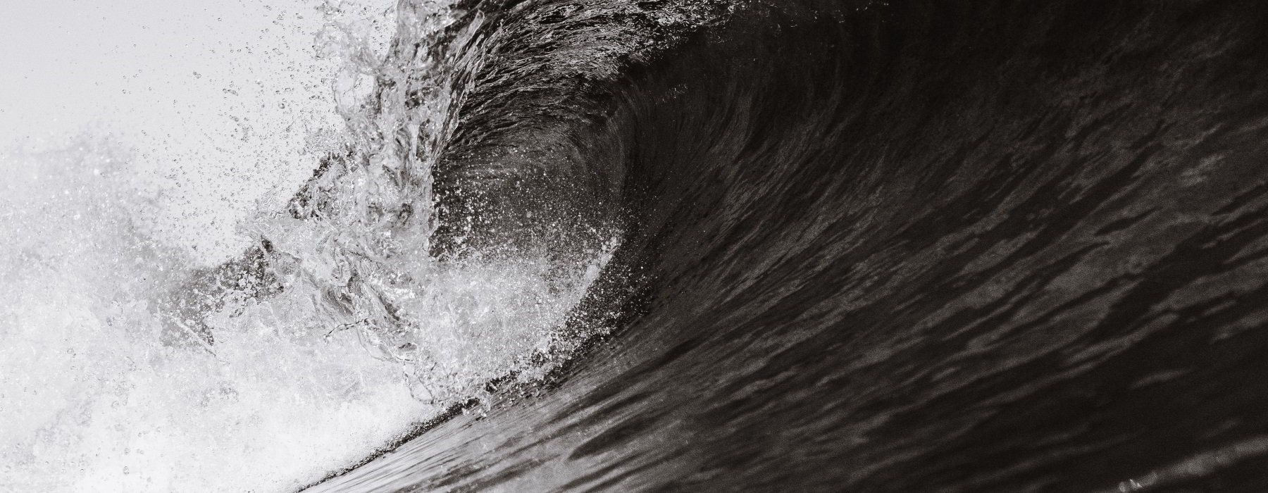 Wave in black & white